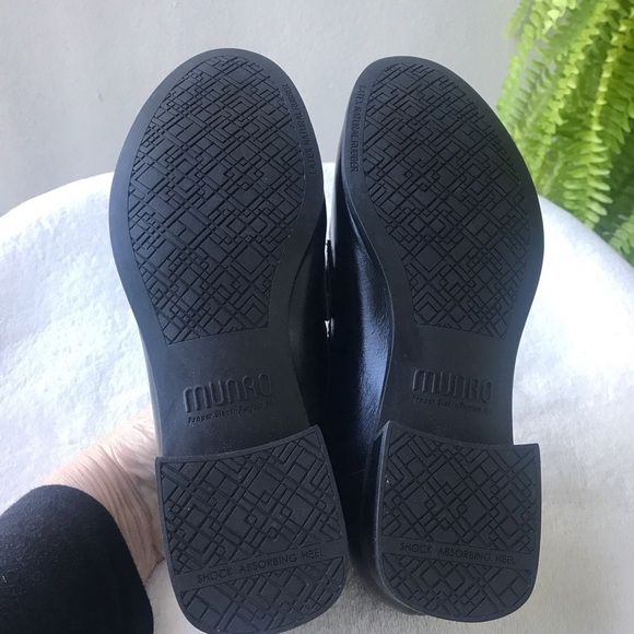 Munro Gryffin Black Loafer Size 6.5W NWOB 1.25” heel Academia Preppy College - Picture 6 of 10